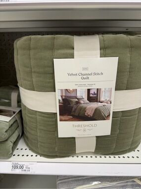 QUEEN Threshold Velvet Green Quilt Bedcover